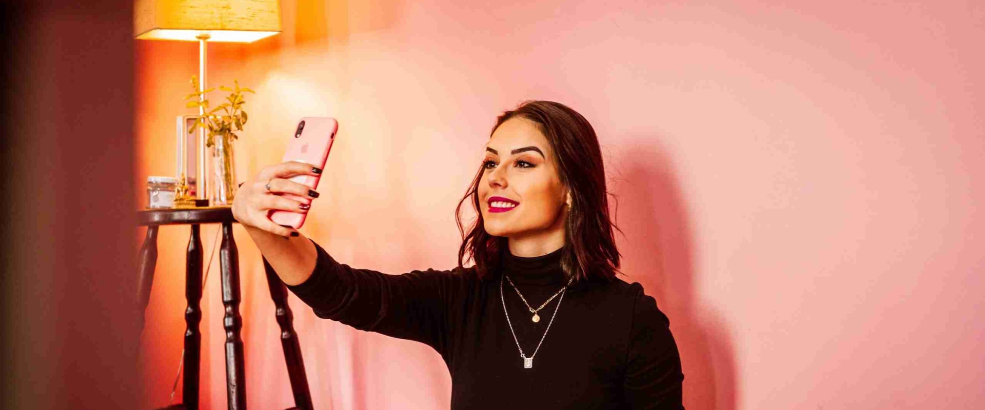 Utilizing Social Media and Influencer Marketing for Lifestyle Product Distribution